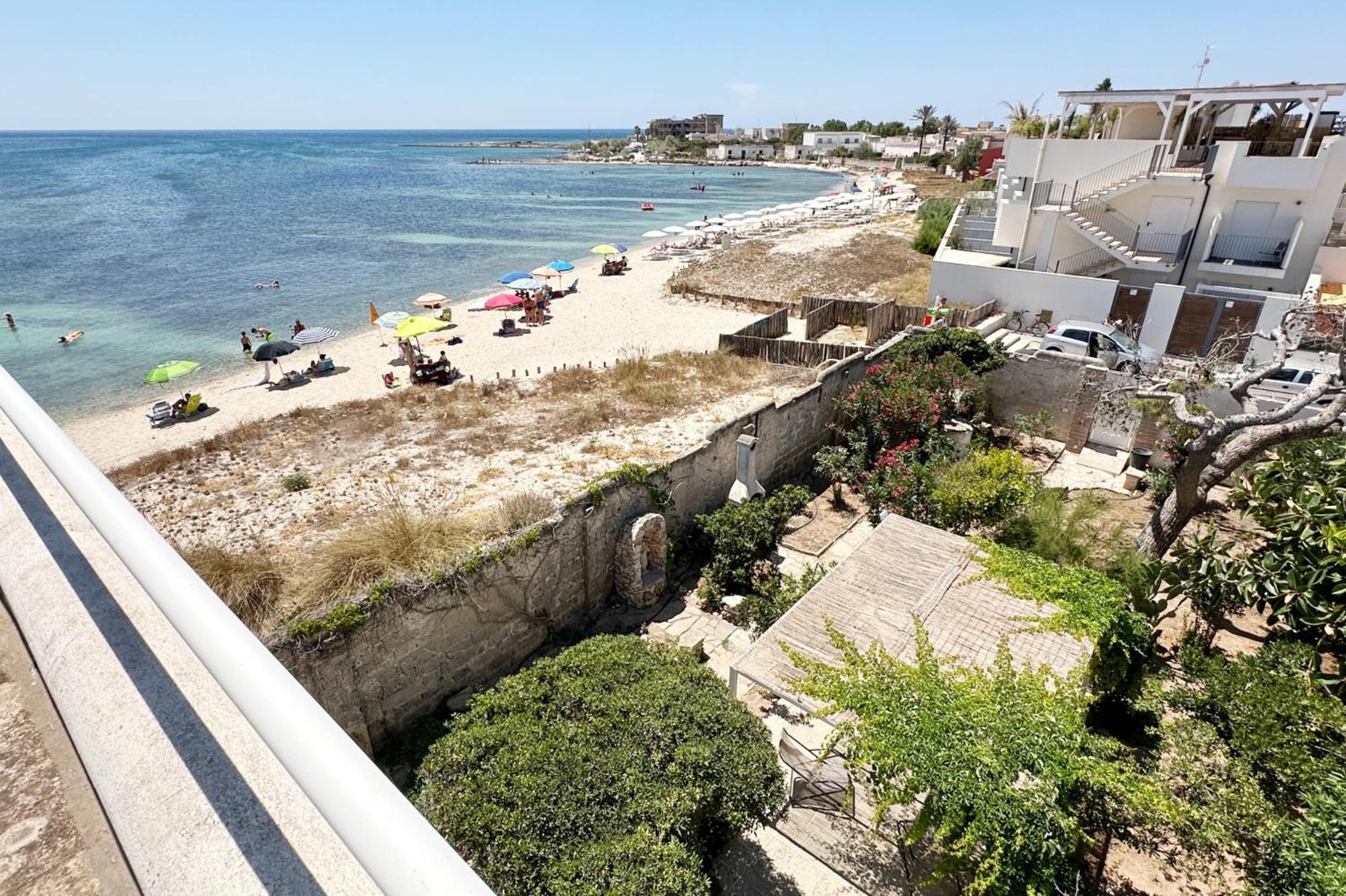Villa Layla On The Beach Torre Lapillo Exterior foto